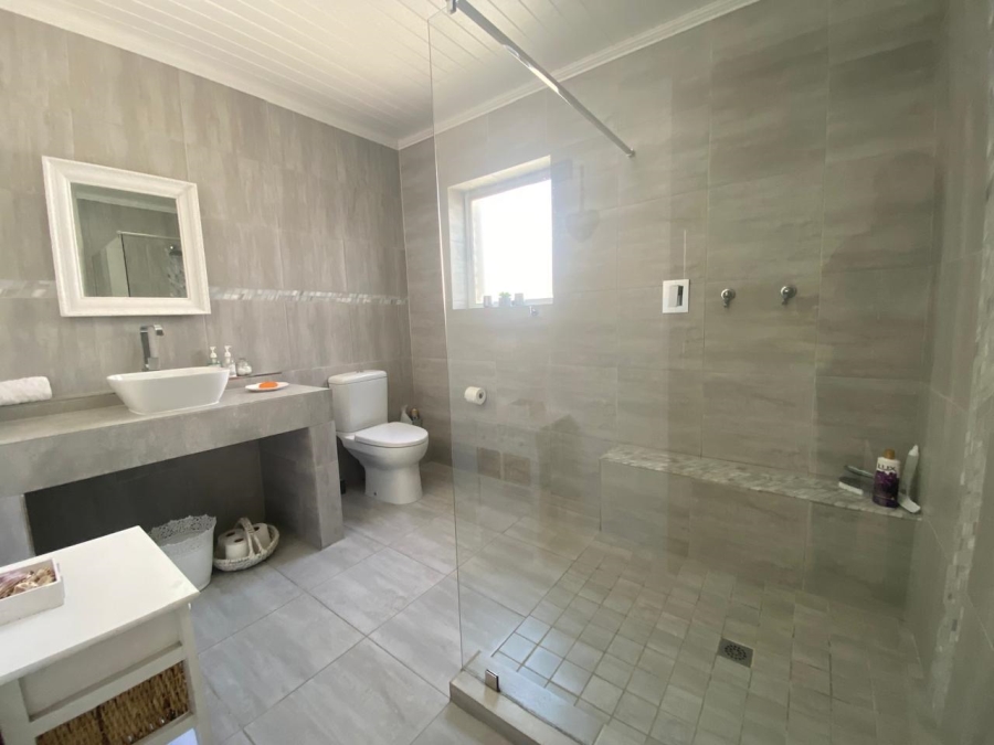 4 Bedroom Property for Sale in Pringle Bay Western Cape